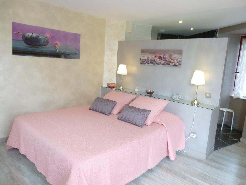 Bed and Breakfast Au Mas De Gamet Théminettes Esterno foto