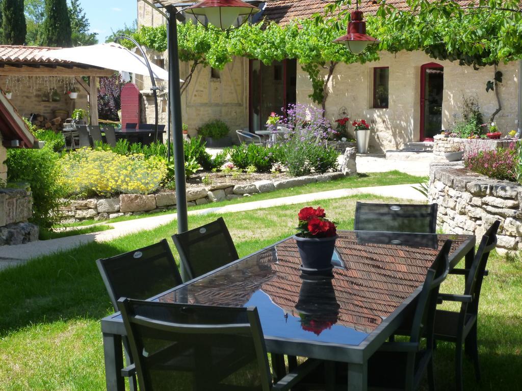 Bed and Breakfast Au Mas De Gamet Théminettes Esterno foto