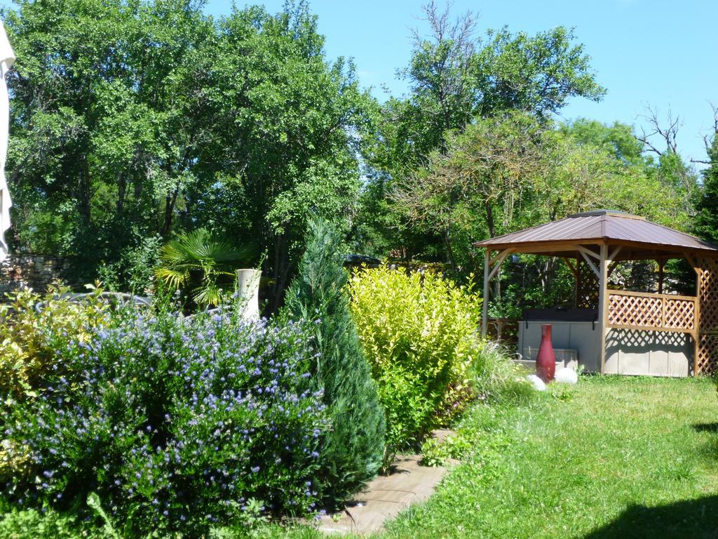 Bed and Breakfast Au Mas De Gamet Théminettes Esterno foto